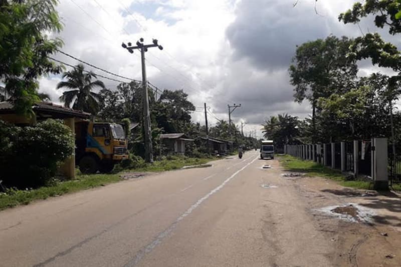 තිලක මතක (7) - අඩි හතරෙ යෝධයා තැනූ දැවැන්ත වේල්ල (ඉන්දු පෙරේරා ලියයි)