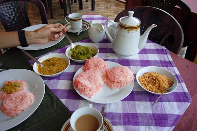 තිලක මතක (21) - "හෝම් කමින්" එකට රතු ඉඳි ආප්ප සහභාගීත්වය තුන් දෙනයි (ඉන්දු පෙරේරා ලියයි)