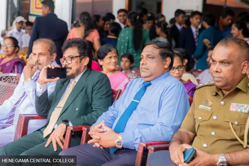 'දේශපාලනඥයින් පාසල් උත්සවවලට ගෙන්වීම වහා ම නතර කරන' ලෙස අගමැතිනිය කළ නිවේදනය කඩ කරලා ද?