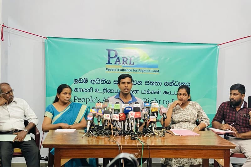 විහාර හැදීමට ඉඩම් කොල්ලකෑම ගැන දෙමළ පිරිස් කොළඹදී සිංහලෙන්ම විස්තර කරති