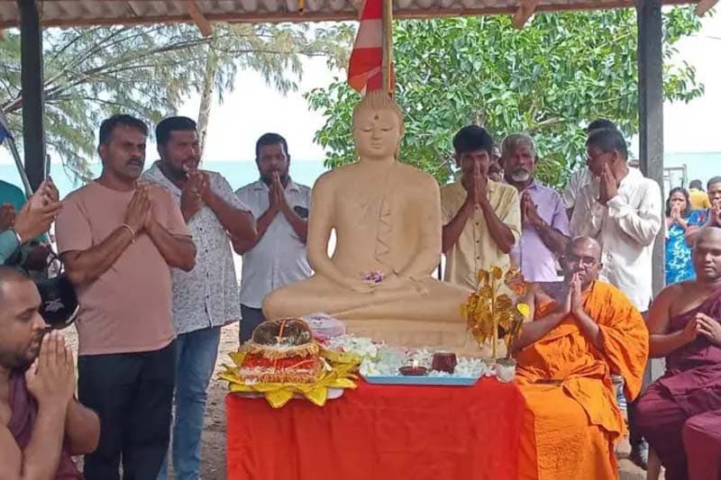 ත්රිකුණාමලය වෙරළේ පන්සලක් ඉදි කිරීම: 'කඩා ඉවත් කරන්න ගියේ නීති විරෝධී හෝටලයක්'