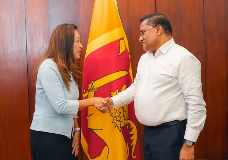ඇමරිකාව පැන වූ තීරු බදු ගැන සාකච්ඡා කරන්න විජිත හේරත්, ජුලි ජන්ග් හමුවෙයි