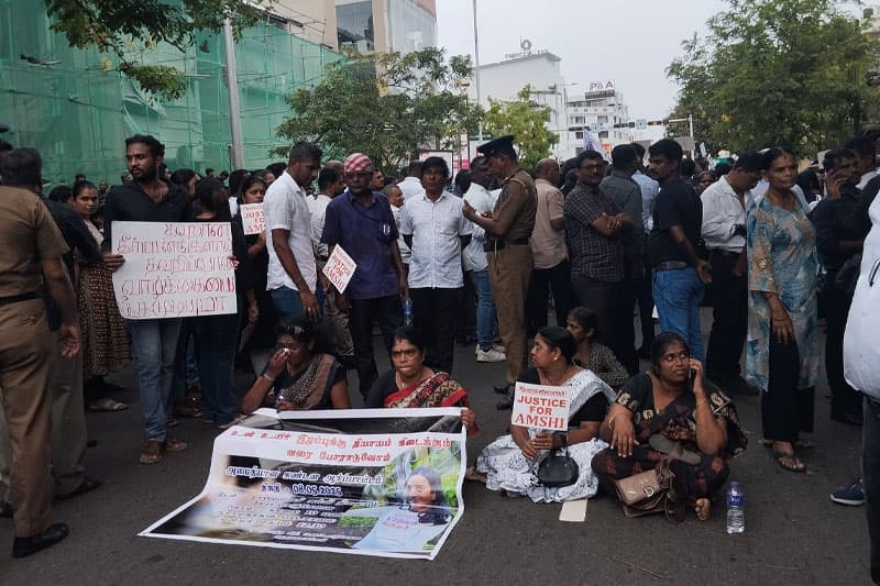 පාසල් සිසුවියකගේ මරණය: ලිංගික අතවර කළ බව කියන ගුරුවරයාට ස්ථාන මාරුවක්