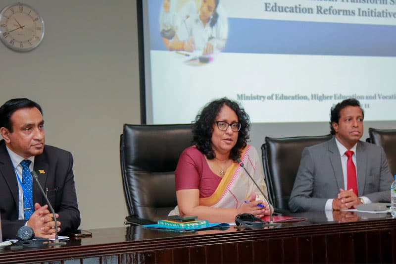 අගමැතිනිය, යෝජිත නව අධ්යාපන ප්රතිසංස්කරණ පිළිබඳ මන්ත්රීවරුන් දැනුවත් කරයි