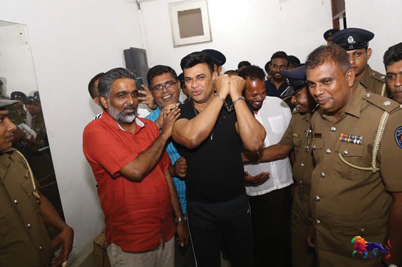 රංජා ළඟ තිබ්බ අසභ්ය තැටි වලින් රජය අපහසුතාවයට පත්වුනේ කෝමද ? 'කන්පියුස්' නැද්ද ?