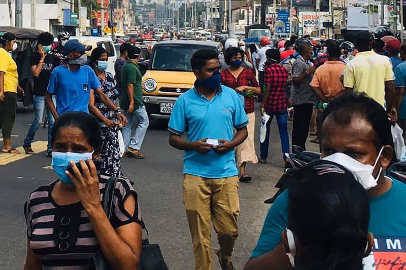 බලධාරීන්ගේ අවධානය පිණිසයි : සමාජයේ අතපය නොකඩා කොරෝනා පාලනය කරගැනීම වෙනුවෙන් (VIDEO)