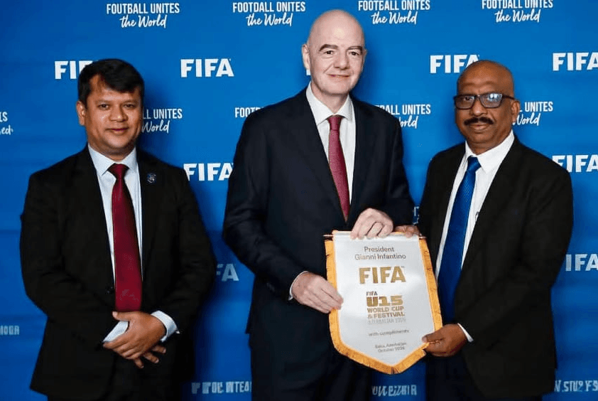 ශ්රී ලාංකේය පාපන්දුවට නව යුගයක්!: ක්රීඩා ඇමති හා FIFA ප්රධානීන් අතර සාකච්ඡාවක්!