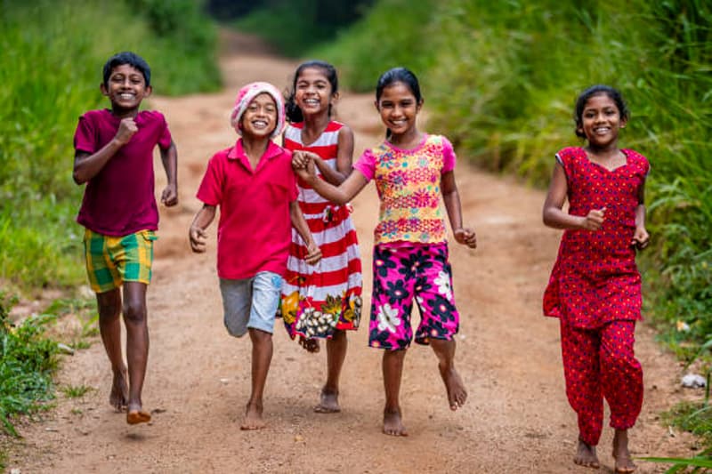දේශසීමා මැකෙන තැන ලාංකීය අනන්යතාව දිනන හැටි