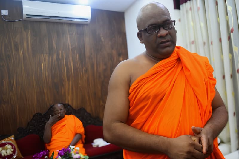 සිවුරක සිටිය යුත්තේ කවුද? | කුසල් පෙරේරා
