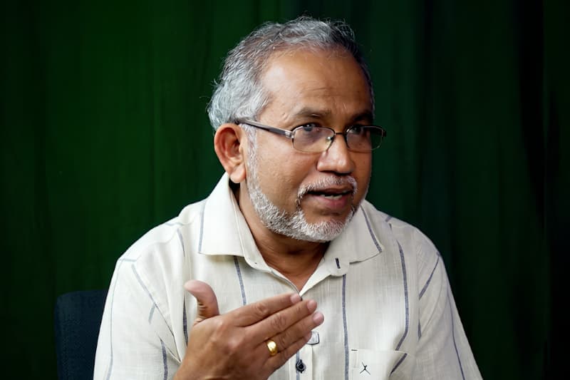 මට වුවමනා වුණේ සමාජ ප්රශ්න පිළිබඳ මගේ අදහස කියන්න - ලයනල් වික්රමආරච්චි (වීඩියෝ)