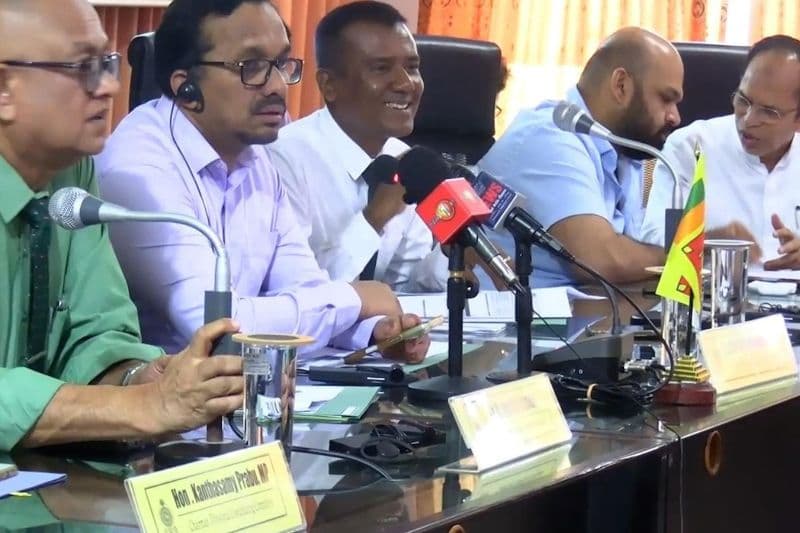තුන් අවුරුද්දක් පරණ ප්රශ්නයක් විසඳන්න ආණ්ඩුව තවත් මාස තුනක් ඉල්ලයි