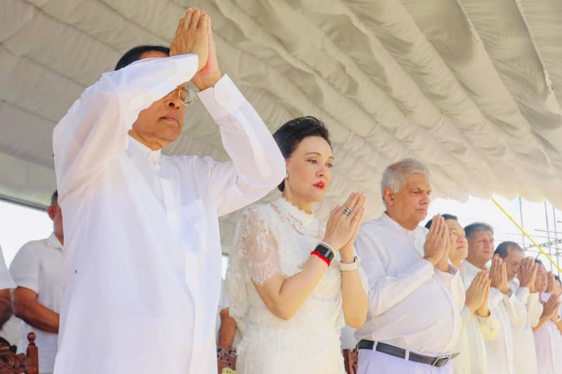 තායි නියෝජ්ය අගමැතිනියට නිසි ගරුසත්කාර නොලැබුණු බවට චෝදනා: විවාදයක් ඉල්ලයි