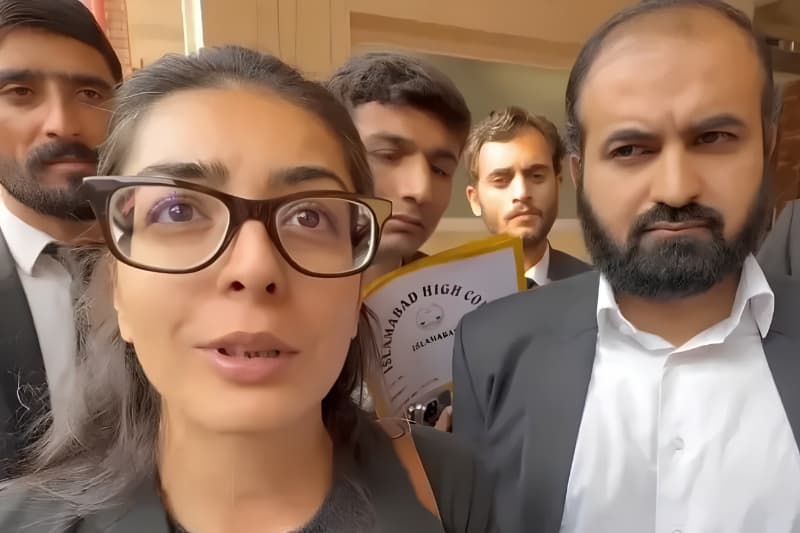 පාකිස්තානය: මානව හිමිකම් නීතිඥ ඉමාන් මසාරිට දස වසරක සිරදඬුවමක්