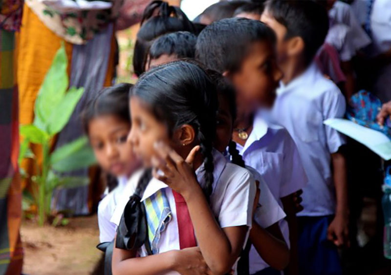 ළමුන් දස දහස් ගනනකට සුපිරි පාසැල් වල අධ්යාපන අයිතිය අහිමිවෙලා !