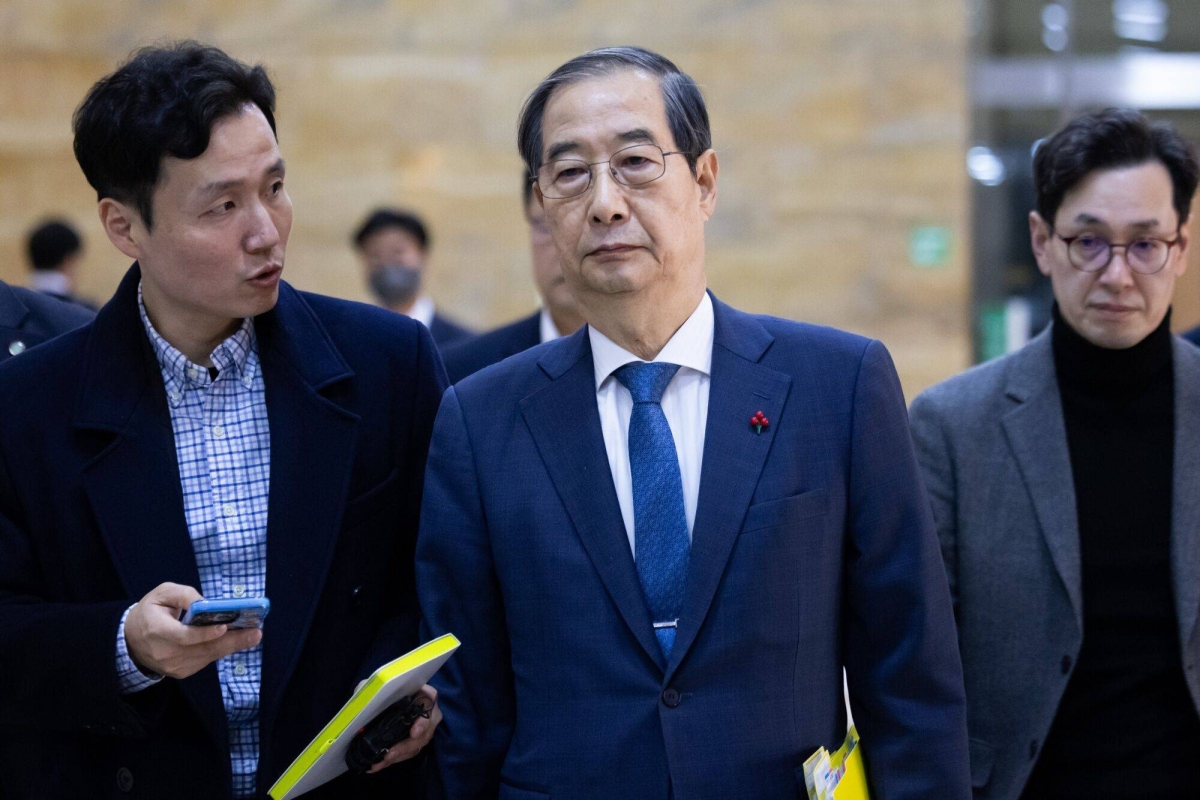 Han Duck-soo, South Korea's prime minister, center, arrives at the National Assembly in Seoul, South Korea, on Wednesday, Dec. 11, 2024. South Korean President Yoon Suk Yeol looks set to fight on rather than step down early as probes deepen into his martial law declaration and another likely impeachment bid looms. Photographer: SeongJoon Cho/Bloomberg