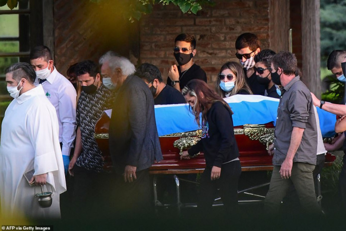 36156058 8991733 the coffin with the remains of late argentine football legend di a 5 1606436430710